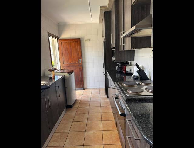 3 BEDROOM FREEHOLD FOR SALE IN SCOTTSVILLE EXT